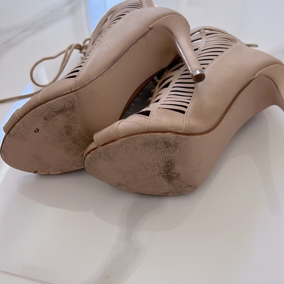 Women’s beige lace up heels. Size 7.5. - Picture 5 of 6